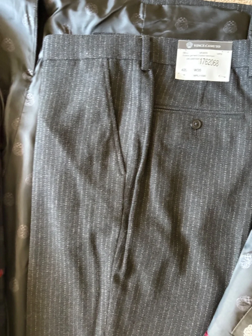Vince Camuto Suit 42L